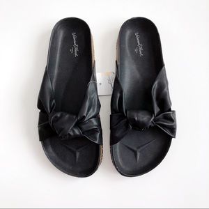 Universal Thread Black Knotted Footbed Sandals